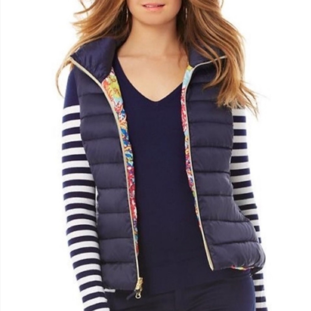 Lilly Pulitzer Allie Packable Cloudweight Down Puffer Vest Navy Blue Tropical S